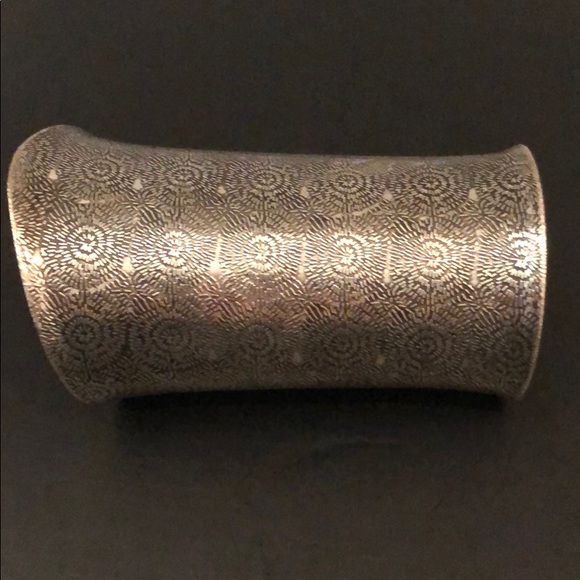 BOHEMIAN SILVER CUFF ETCHED W/BLACK BRACELET - Picture 7 of 8